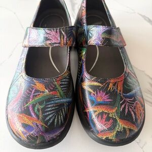 Dansko Willa Paradise Leather Mary
Jane Women's Shoes Size 9.5 / 41